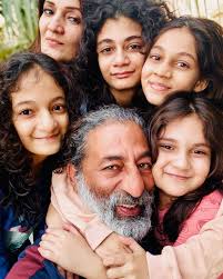 The most beautiful family in the world۔😇😘 #BabarAzam #haniaamirofficial  #familytime