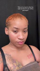 I have tried two different bars and yet the only one that don’t sink in my  lip is this long one I guess I’ll have it forever lol….. #ashleypiercing