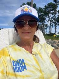 I love that yall wear Hawaiian shirts to my shows! Let's go