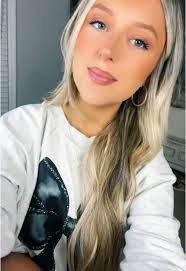 Allie Chase's Instagram, Twitter & Facebook