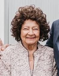 Melissa Gill's Instagram, Twitter & Facebook