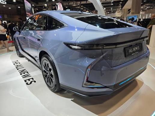 Lexus ES 2026 prototype review