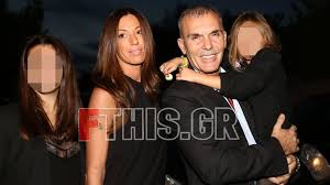 Σε μία εκ βαθέων εξομολόγηση προέβη σήμερα ο στέλιος ρόκκος.ο τραγουδιστής, μιλώντας στην εκπομπή «πάμε δανάη» και τον άρη καβατζίκη, αποκάλυψε πως ο ίδιος πιστεύει πως δεν υπήρξε καλός πατέρας. O Stelios Rokkos Me Tis Kores Toy Kai Thn Syntrofo Toy Elenh Gkofa Toy Moiazoyn Oi Mikres Toy Fthis Gr