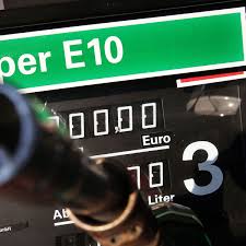 Wenn ihr mit dem auto ins ausland fahrt, erkundigt euch lieber vorher was ihr dort tanken könnt. Biosprit E10 Verliert Seinen Kostenvorteil Gegenuber Superbenzin E5 Der Spiegel