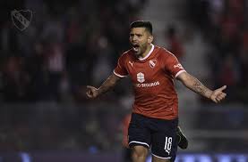 Real salt lake are in pursuit of independiente's jonathan menendez, with one source telling espn the club is. Silvio Romero Igualo A Diego Forlan Balon Latino
