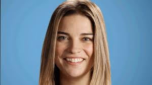 Schitt's Creek' Star Annie Murphy Gets 'Brady Bunch'-ified in 'Kevin Can  F**k Himself' Teaser (Exclusive)