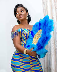 Maybe you would like to learn more about one of these? L Image Contient Peut Etre Une Personne Ou Plus Et Personnes Debout African Fashion Traditional Latest African Fashion Dresses African Inspired Fashion