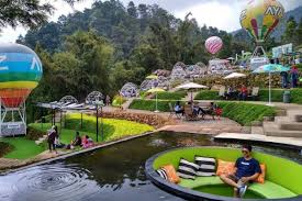 Bukit ini berada pada ketinggian lapan ratus tiga puluh meter di atas bandar george town, puncak bukit ini. 10 Tempat Wisata Di Semarang Paling Hits Terbaru