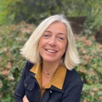 2800+ "Bienes" profiles