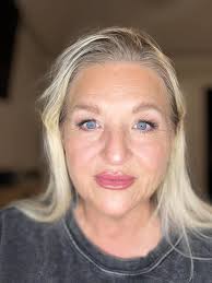 What makeup products are needed for a "makeup no makeup" look?