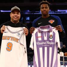 Luka played for real madrid, real madrid have in loan tekfusa kubo in mallora fc team, malloraca fc is owned by steve nash , steve nash talking with luka Luka Doncic Pegando Fogo Trapalhadas E Ronaldo Fenomeno Nos Knicks A Noite Da Nba Nba Sportv
