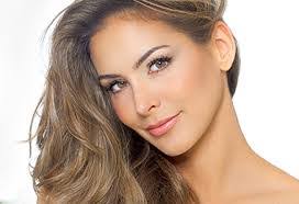 Lori Wilton's Instagram, Twitter & Facebook