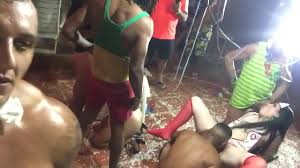 Caiu na net loirinha dando para o bombadao tatuado ele meteu com vontade e  ela gostou vazou viralizou carnaval amador melissa Alecxander - XNXX.COM