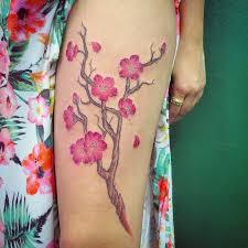 Tattoos Mit Bedeutung Zweig Mit Rosa Kirschbluten Am Oberschenkel Tattoo Ideen Kirschbluten Tattoo Ideen Fur Tattoos