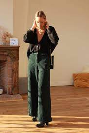 Blouse harmonie vert sapin 9 mai 2021 2 juin 2021 leave a comment on blouse harmonie vert sapin j'ai cousu la blouse harmonie en crêpe vert foncé, une couleur tendance que j'aime beaucoup en ce moment. Pantalon Velours Vert Sapin Vera Fashioninthe90s Pantalon Velours Vert Sapin Vera Velvet Pants Outfit Velvet Flare Pants Velvet Pants