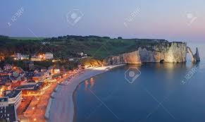 The city is nestled between the famous towering cliffs. Das Beruhmte Dorf Von Etretat In Der Normandie Frankreich Lizenzfreie Fotos Bilder Und Stock Fotografie Image 16754485