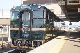 ジョイフルトレイン （joyful train） とは、主に jrグループ が 団体専用列車 などに使用するために保有している 鉄道車両 のことである。 ã‚¸ãƒ§ã‚¤ãƒ•ãƒ«ãƒˆãƒ¬ã‚¤ãƒ³ã¨ã¯ ä¸€èˆ¬ã®äººæ°— æœ€æ–°è¨˜äº‹ã‚'é›†ã‚ã¾ã—ãŸ ã¯ã¦ãª