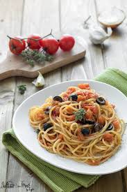 Con un piccolo trucco per renderla se siete pronti a mangiare la pasta a casa, provate a rendere questa pasta più particolare facendo saltare leggermente metà dei pomodorini in una. Pin Su Pasta A Gogo