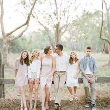 I Love Shooting Family Sessions Spending The Morning Exploring The Countryside With The Bailey Summer Family Pictures Big Family Photos Spring Family Pictures