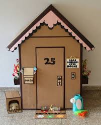 diese mama schnappt sich einen pappkarton und hat 28 geniale ideen die ihre kids glucklich machen kartonhaus spielhauser diy karton