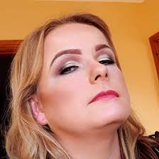 love this look 😍 created using multiple tones of browns and gold shimmer  with a natural pink lip🖒