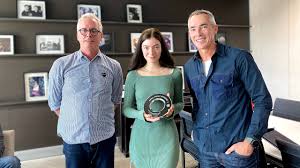 All posts must be related to lorde. Lorde Honoured For One Billion Streams Of Royals
