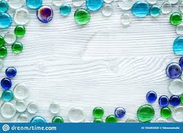 Comenzamos la labor por designar el objeto que transformaremos en una apreciación decorativa única. Piedras De Cristal Brillantes Para La Decoracion La Creatividad Y El Arte En El Copyspace De Madera Blanco De La Opinion De Top Imagen De Archivo Imagen De Moderno Homemade 154452825