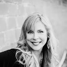 Tracey Knapp's Instagram, Twitter & Facebook