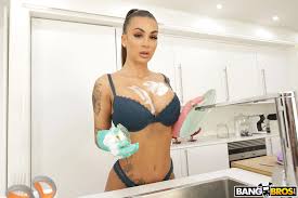 ▷ Susy Gala in Susy Isnt A Normal Maid (Photo 42) | Bangbros