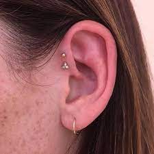 A Fresh Double Forward Helix For Kelseymarillis Done By Piercingbygina Why Have One When Your Anatomy Can Accommodate Two Safepiercin Sieraden