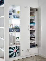 Con un letto a soppalco, invece, puoi sfruttare lo spazio sottostante con le combinazioni più adatte alle tue esigenze di organizzazione. Smastad Letto A Soppalco Bianco Con Cornice Con Scrivania Con 3 Cassetti Ikea Svizzera