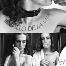 Ma com'era damiano dei maneskin ai tempi del liceo? La Moglie La Nipote La Canzone Ad Ogni Vip Il Suo Tatuaggio Look Da Vip