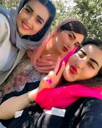 سلام اسم نادیه وفاه هستم 26 ساله از هرات فعلی در بیلجیم زندگی میکنم بیوه  میباشم عکس خودم است قوم هزاره طفل یک دخترکگ دارم حالات مدنی مجرد هستم قصد  ازدواج دارم