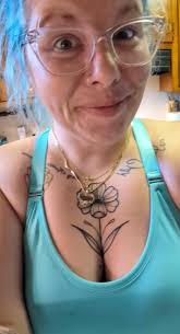 I like my women freshly waxed" Meanwhile, dude bro: I posted this cause of  the goofy dude's commenting creepy and unnecessary ishhhhh