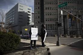 Heavy metal musician dimebag darrell (darrell abbott), the main target of the attack. Ohio Police Shooting Caught On Cam Columbus Officer Kills Unarmed Black Man Holding Phone World News India Tv