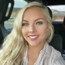 Laura Autry's Instagram, Twitter & Facebook