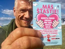 pomahatjelahke Aj Richard Stanke sa zapojil do festivalovej hry Nota bene  Pomahat je lahke. Zobral stoparov. Dakujeme Rišo. DOBROčinte aj vy. A  nielen na Pohode. Viac na notabene.sk/pomahatjelahke