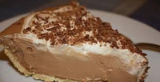 Vous Aimez Le Chocolat Vous Devez Essayer Cette Tarte Au Chocolat Aero Et Caramilk Easy Desserts Dessert Recipes Desserts