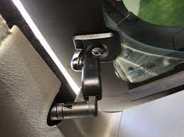 We pulled to hard on the handle and the handle at one end broke off. Sienna Rear Vent Window Retainer Bolt Toyota Sienna Forum Siennachat Com