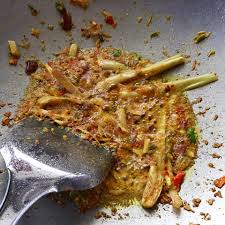 Masa memasak yang lama akan memberi anda cendawan yang lembut dan kaya. Cendawan Tiram Goreng Cili Padi Sedap Tak Boleh Bawa Bincang