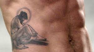 See more ideas about david beckham, beckham, david beckham tattoos. Alle Lachen Uber David Beckhams Neues Minions Tattoo Eurosport