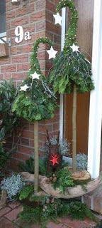 26 Christmas Garden And Patio Decoration Ideas In 2020 Christmas Garden Christmas Wreaths Christmas Deco