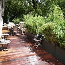 Schoner Dachgarten Munchen Mit Holzterrasse Und Gartenmobeln Gartengestaltung Garten Garten Design