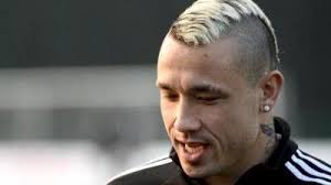 Finden sie heraus, wie sie sich während der quarantäne um ihn kümmern können, indem sie sich um seine haare kümmern: Nainggolan Und Lombaerts In Der Startelf Grenzecho