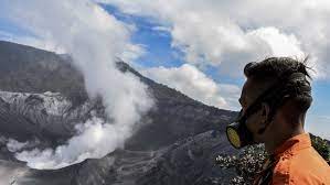 Sepanjang penelitian timnya, sesar lembang telah bergerak secara terus menerus dan pergerakan terbesar sepanjang 460 meter. Rentetan Gempa Di Indonesia Bmkg Pantau Sesar Lembang
