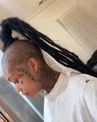 Summer Walker resemblance to Goro from Mortal Kombat