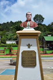 Busto del sacerdote católico Evaristo Blanco. San Miguel, Santander,  COLOMBIA. por Guillermo García V