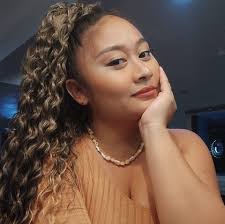 Geraldine Moya's Instagram, Twitter & Facebook