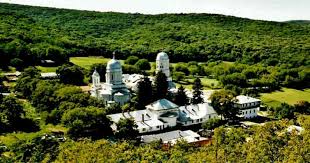 Ana este o manastire de calugari, cu hramul adormirea maicii domnului, zi de mare pelerinaj. Biserica OrtodoxÄƒ Este In Doliu PÄƒrintele StareÈ› Ghelasie A Murit Evenimentul Zilei