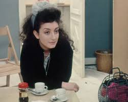 Louise, a young woman, who recently finished her studies in arts, is working as a interior decorator trainee. Les Nuits De La Pleine Lune Film 1984 Allocine